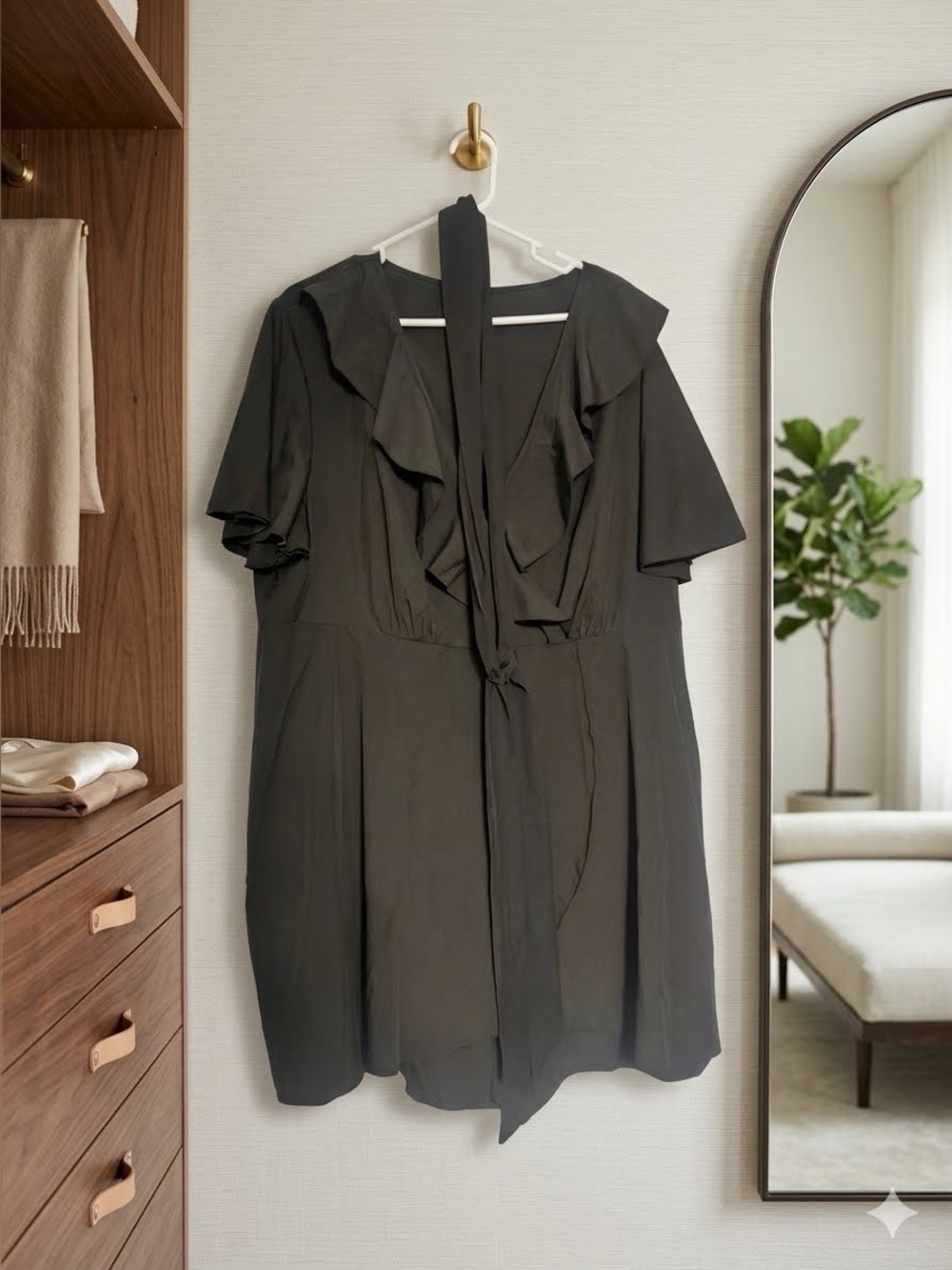 Source Unknown Black Ruffle V-Neck Short Sleeve Jumpsuit Romper